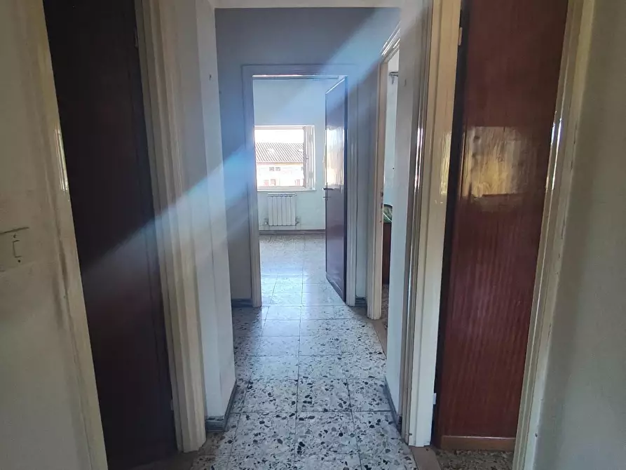 Immagine 5 di Appartamento in vendita  a Lucca
