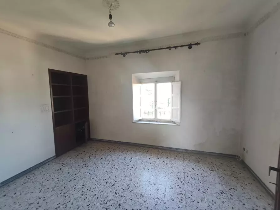 Immagine 21 di Appartamento in vendita  a Lucca