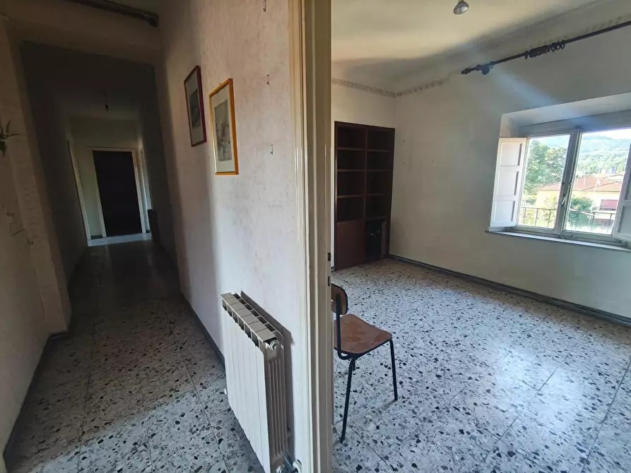 Immagine 16 di Appartamento in vendita  a Lucca
