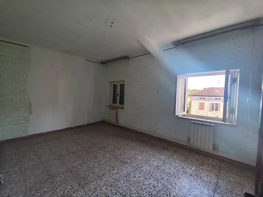 Immagine 11 di Appartamento in vendita  a Lucca