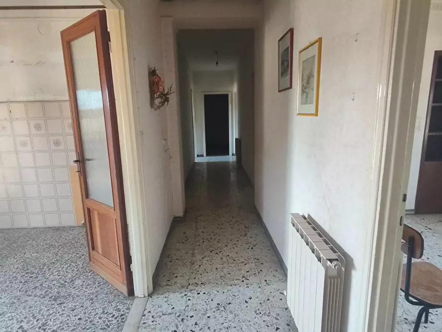Immagine 17 di Appartamento in vendita  a Lucca