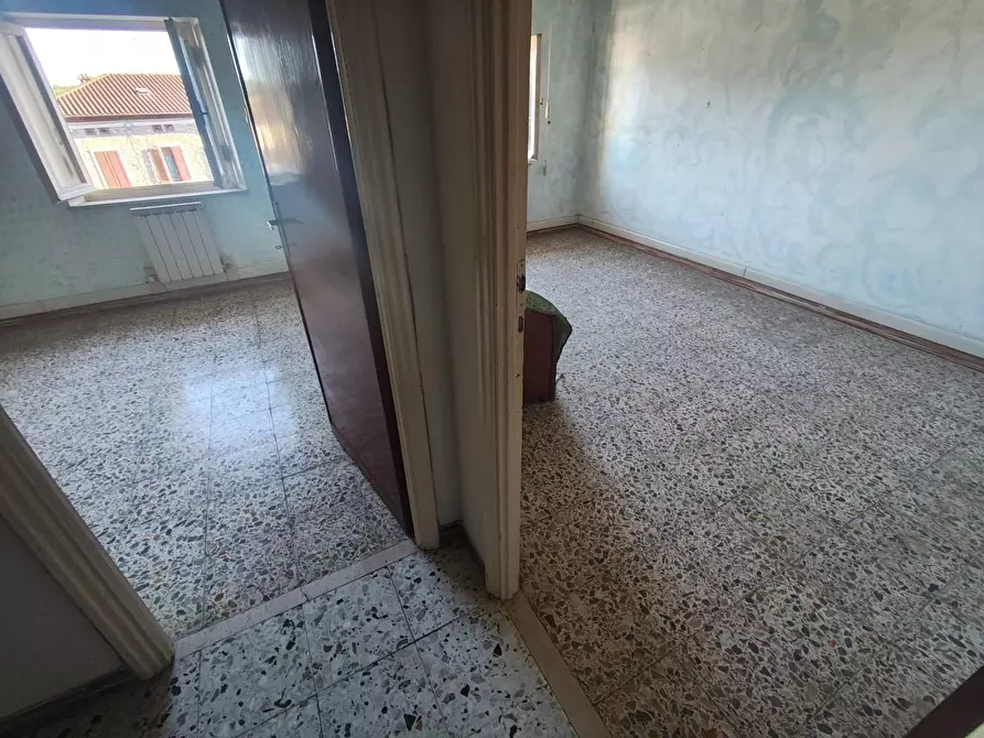 Immagine 3 di Appartamento in vendita  a Lucca