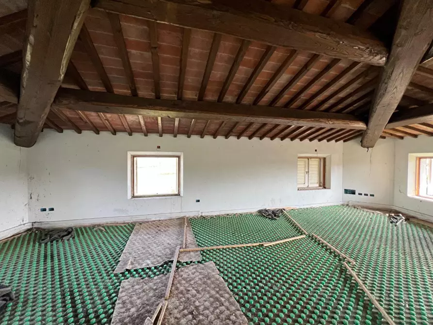 Immagine 23 di Villa in vendita  a Santa Maria A Monte