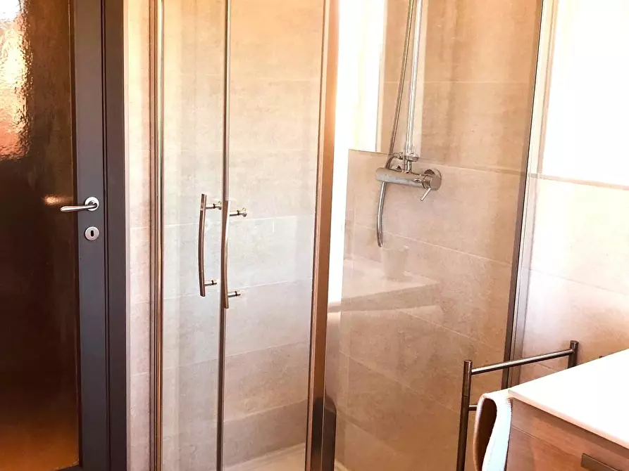 Immagine 13 di Appartamento in affitto  a Carrara