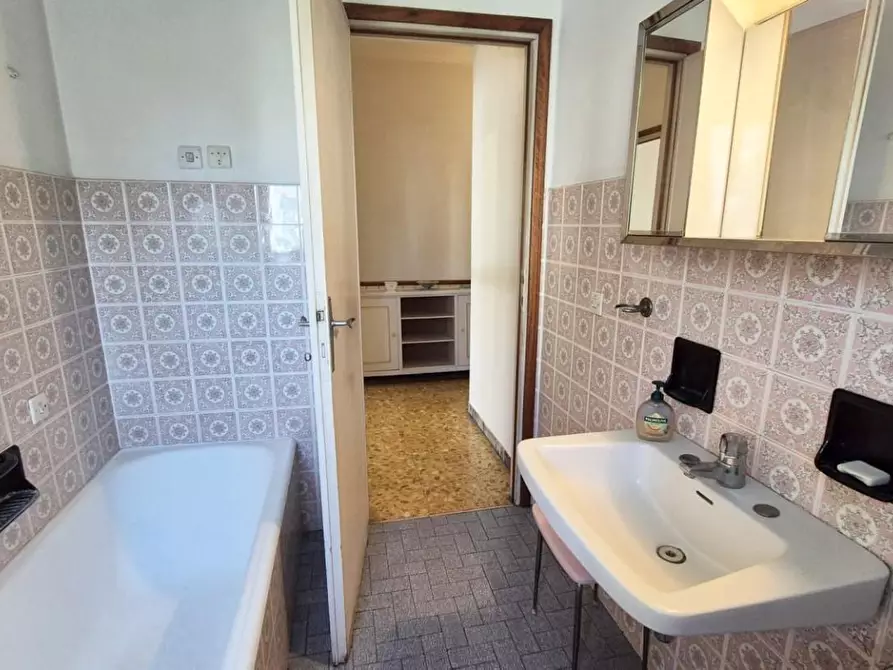 Immagine 107 di Casa bifamiliare in vendita  a Viareggio
