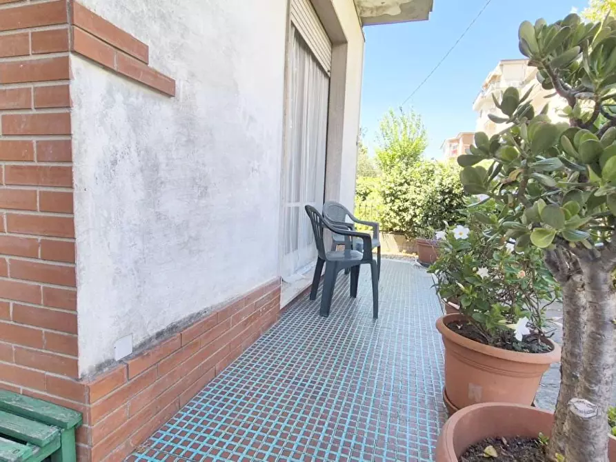 Immagine 2 di Casa bifamiliare in vendita  a Viareggio
