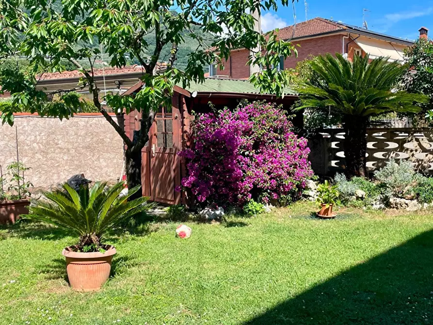 Immagine 5 di Casa semindipendente in vendita  a Carrara