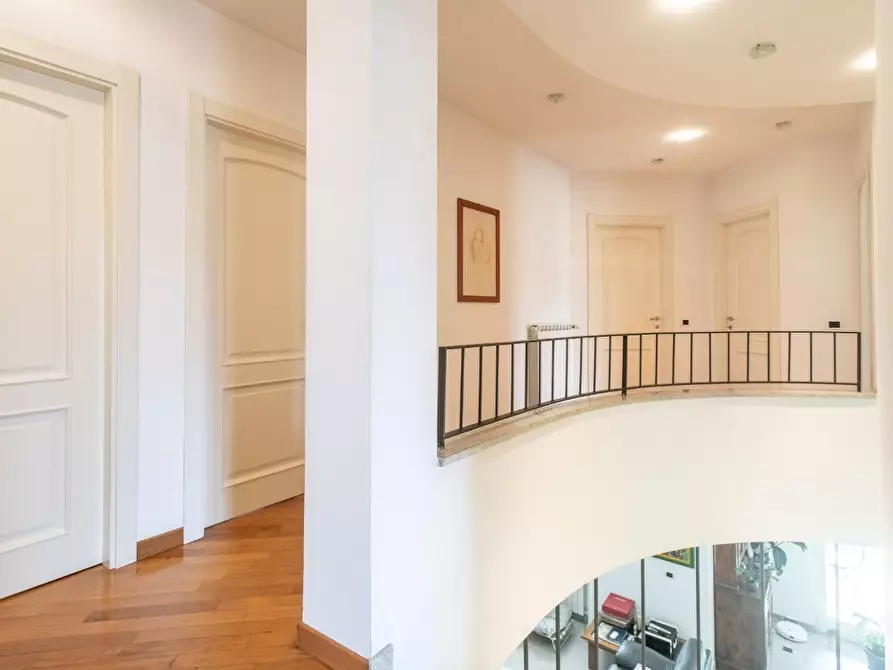 Immagine 13 di Villa in vendita  a Massa