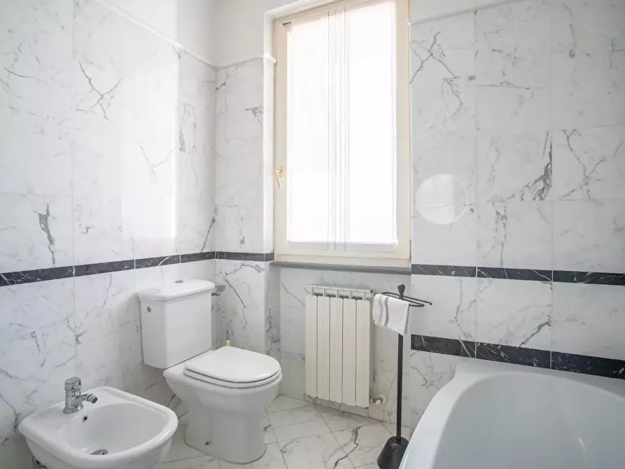 Immagine 23 di Villa in vendita  a Massa