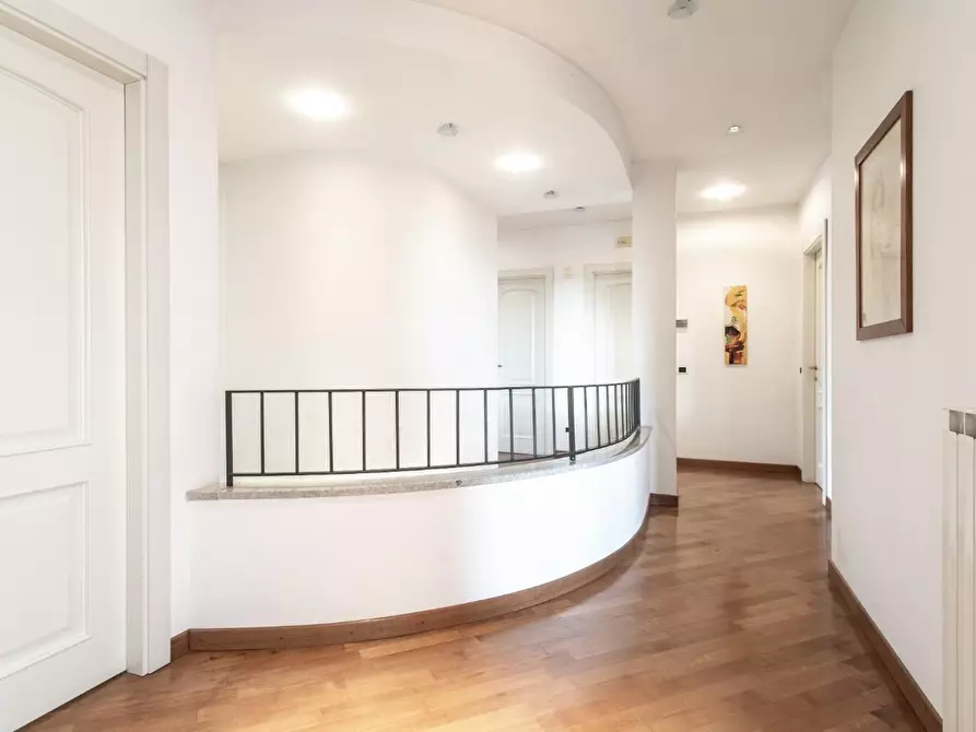 Immagine 12 di Villa in vendita  a Massa