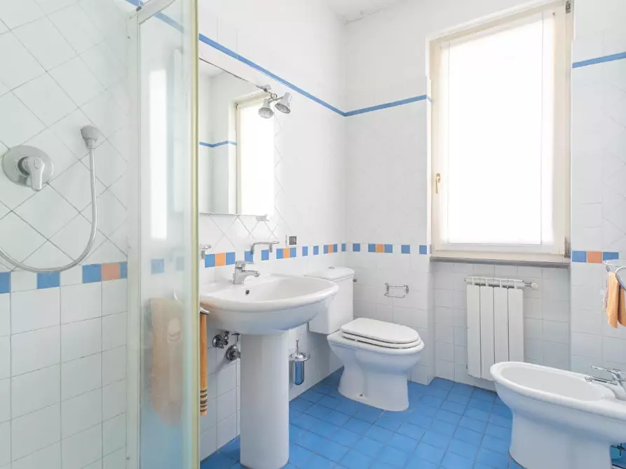 Immagine 29 di Villa in vendita  a Massa