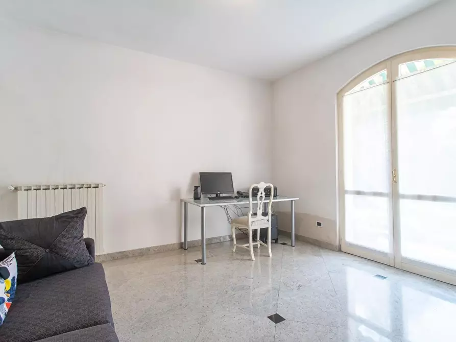 Immagine 10 di Villa in vendita  a Massa