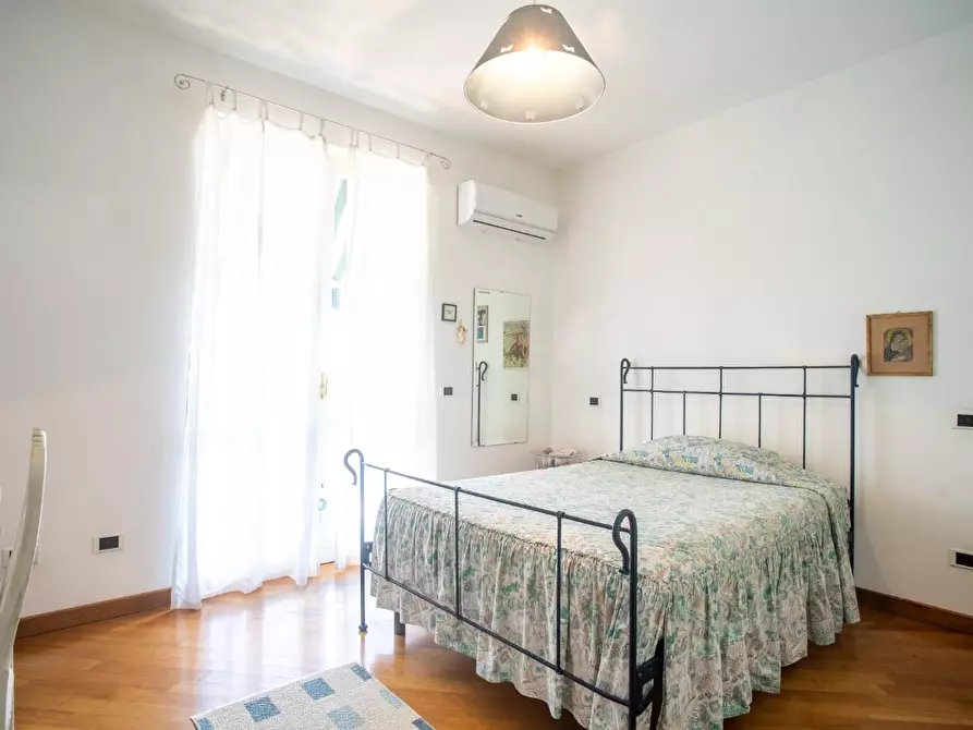 Immagine 14 di Villa in vendita  a Massa