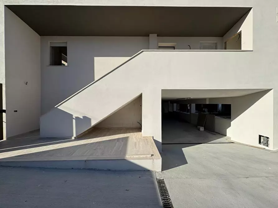 Immagine 1 di Appartamento in vendita  a Capraia E Limite