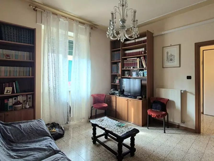 Immagine 1 di Appartamento in vendita  a Lucca