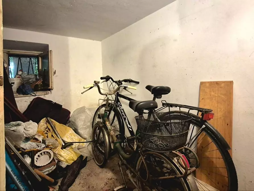 Immagine 21 di Appartamento in vendita  a Lucca