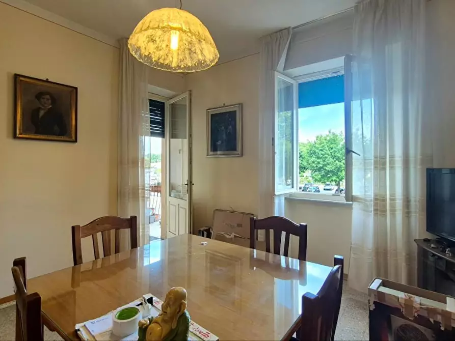 Immagine 5 di Appartamento in vendita  a Lucca