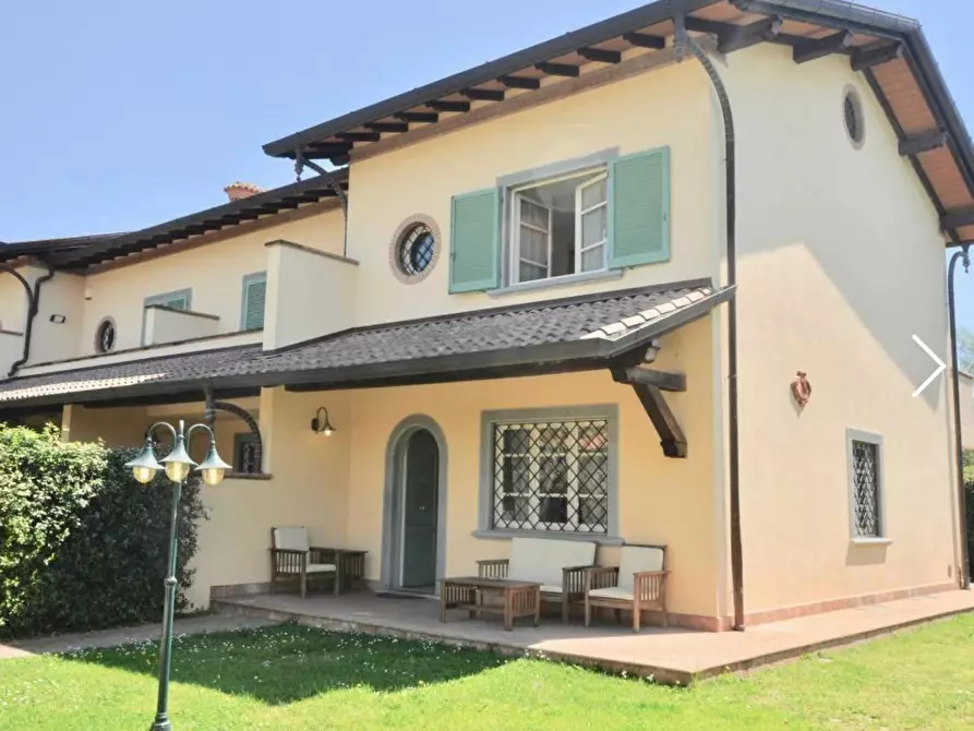 Immagine 2 di Villetta a schiera in vendita  a Forte Dei Marmi
