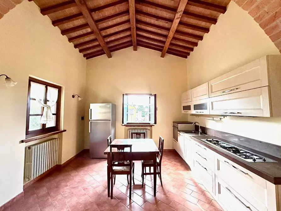 Immagine 2 di Porzione di casa in vendita  a Peccioli