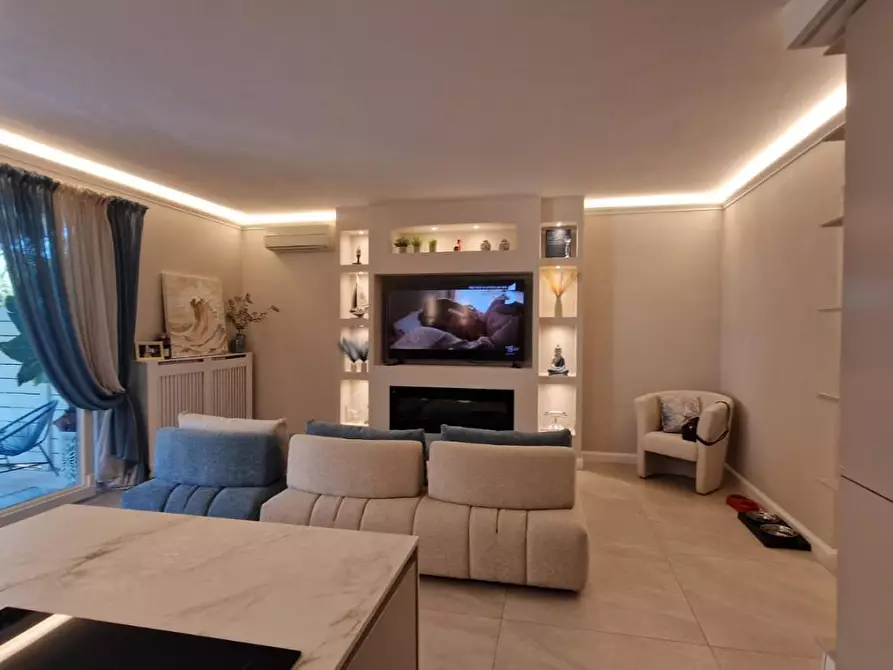 Immagine 3 di Casa bifamiliare in vendita  a Camaiore