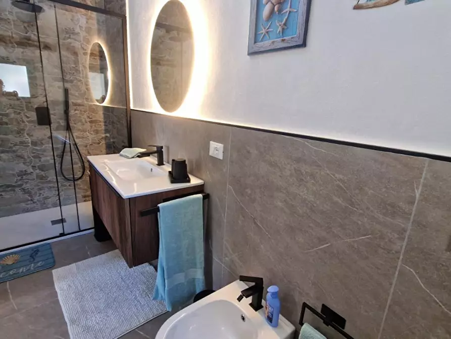 Immagine 17 di Casa bifamiliare in vendita  a Camaiore