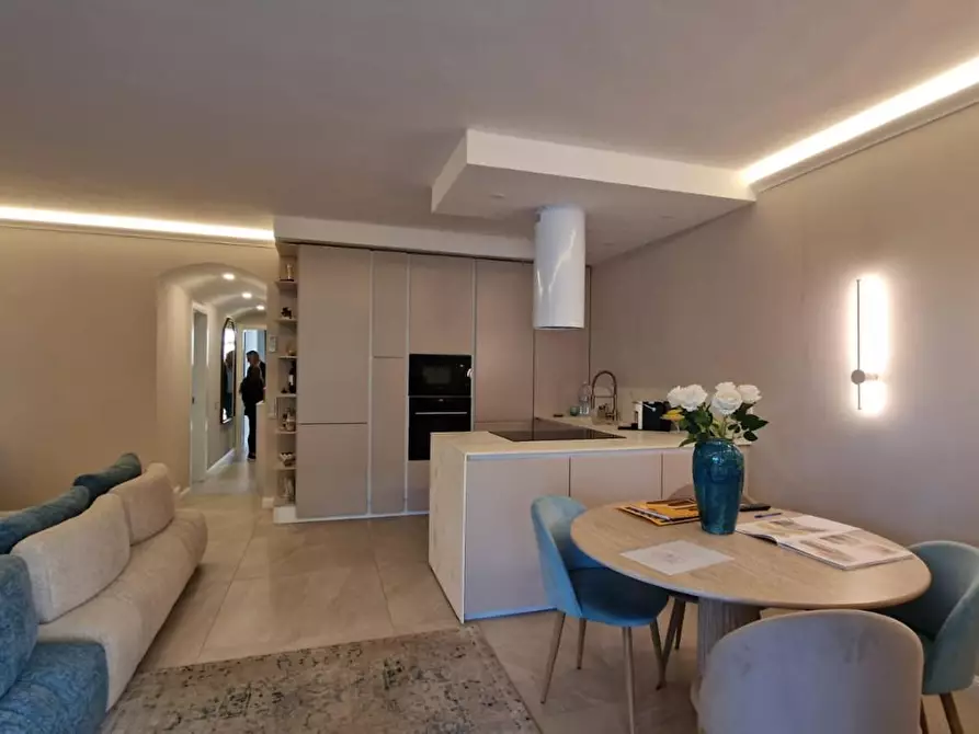 Immagine 2 di Casa bifamiliare in vendita  a Camaiore