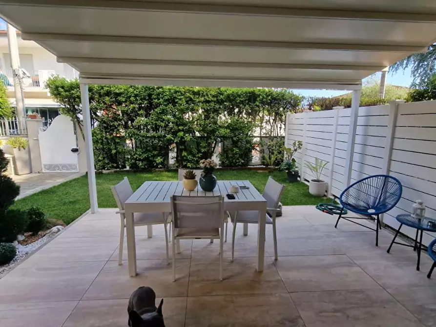 Immagine 25 di Casa bifamiliare in vendita  a Camaiore