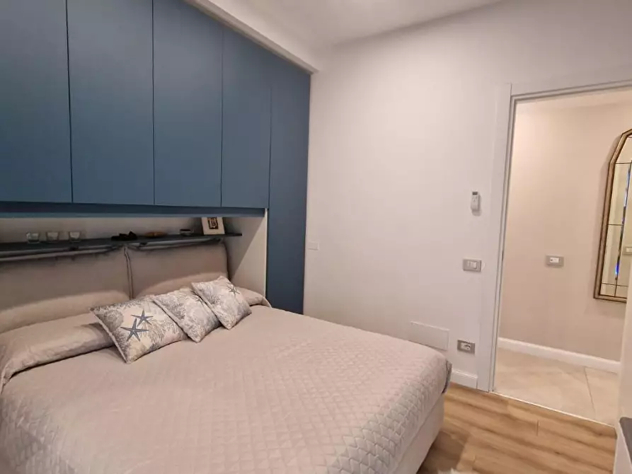 Immagine 9 di Casa bifamiliare in vendita  a Camaiore