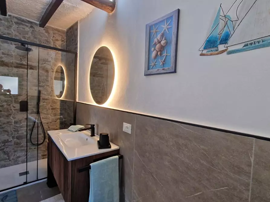 Immagine 16 di Casa bifamiliare in vendita  a Camaiore