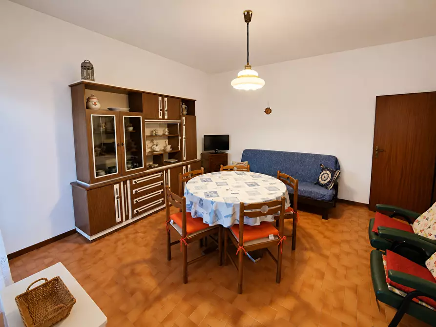 Immagine 3 di Appartamento in vendita  a Montignoso