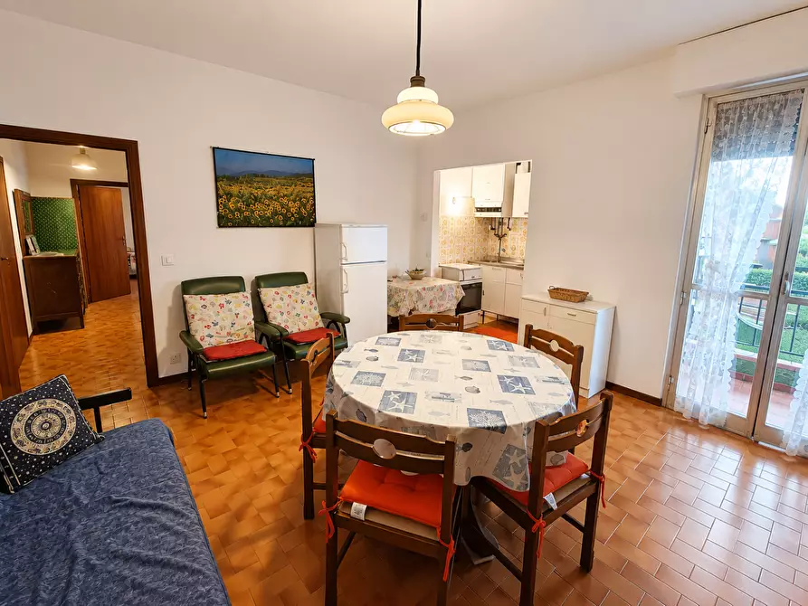Immagine 4 di Appartamento in vendita  a Montignoso