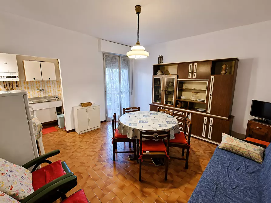 Immagine 1 di Appartamento in vendita  a Montignoso