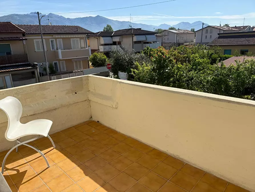 Immagine 11 di Appartamento in vendita  a Massa