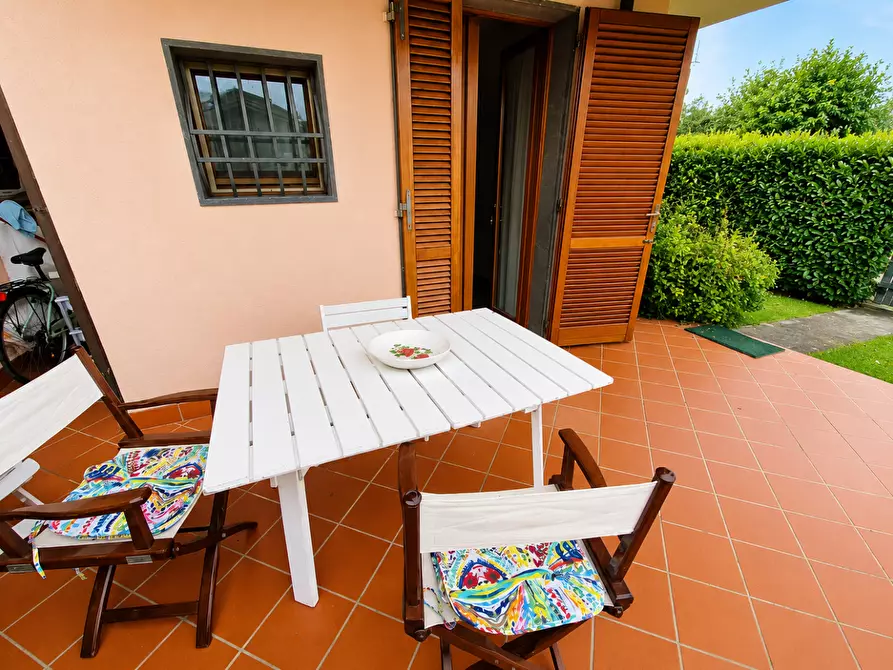 Immagine 7 di Casa bifamiliare in vendita  a Montignoso