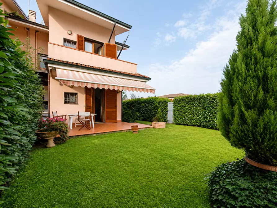Immagine 3 di Casa bifamiliare in vendita  a Montignoso