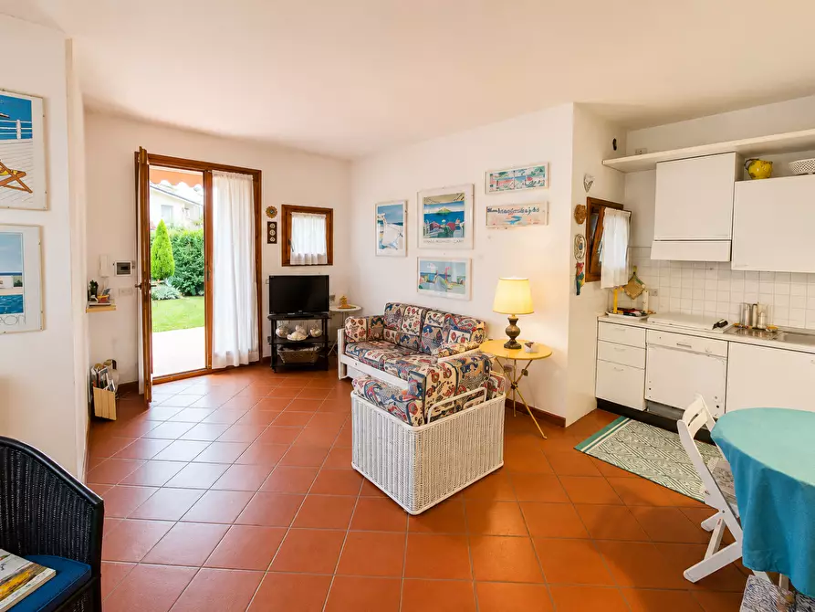 Immagine 15 di Casa bifamiliare in vendita  a Montignoso