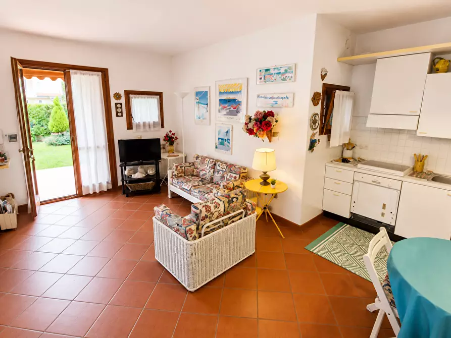 Immagine 14 di Casa bifamiliare in vendita  a Montignoso