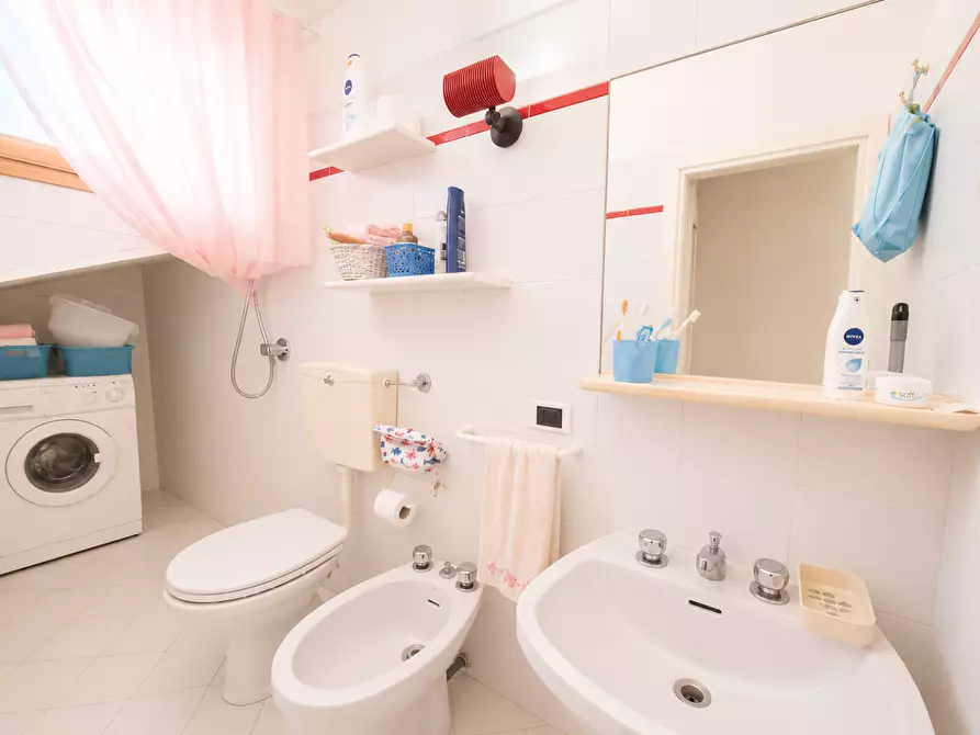 Immagine 35 di Casa bifamiliare in vendita  a Montignoso