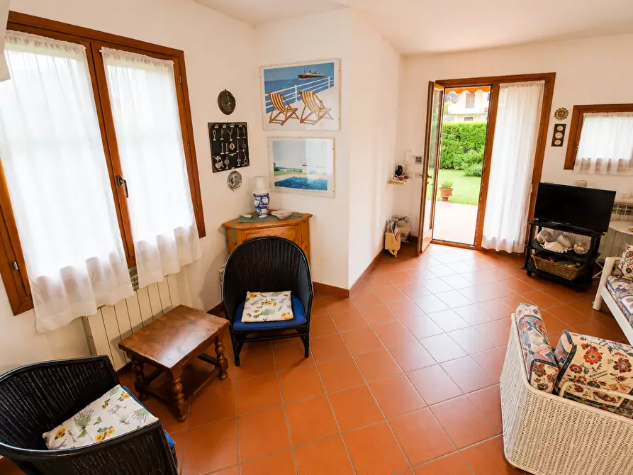 Immagine 17 di Casa bifamiliare in vendita  a Montignoso