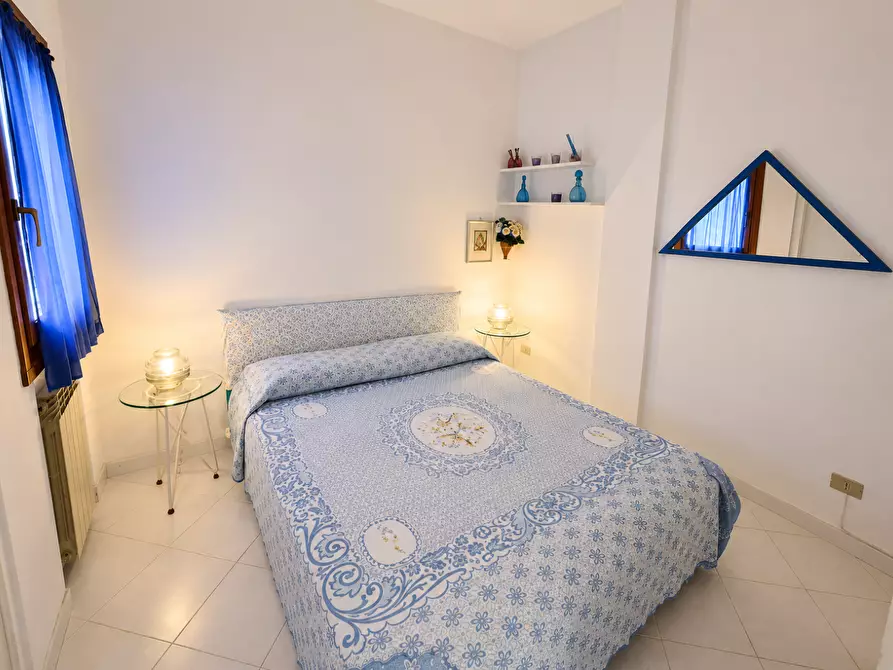 Immagine 21 di Casa bifamiliare in vendita  a Montignoso