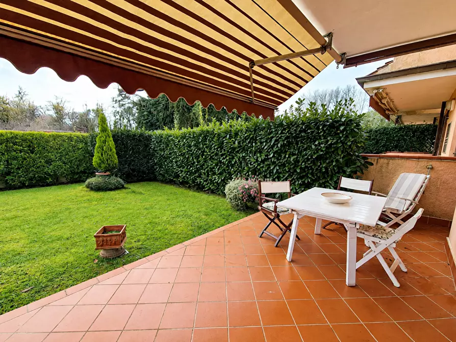 Immagine 1 di Casa bifamiliare in vendita  a Montignoso