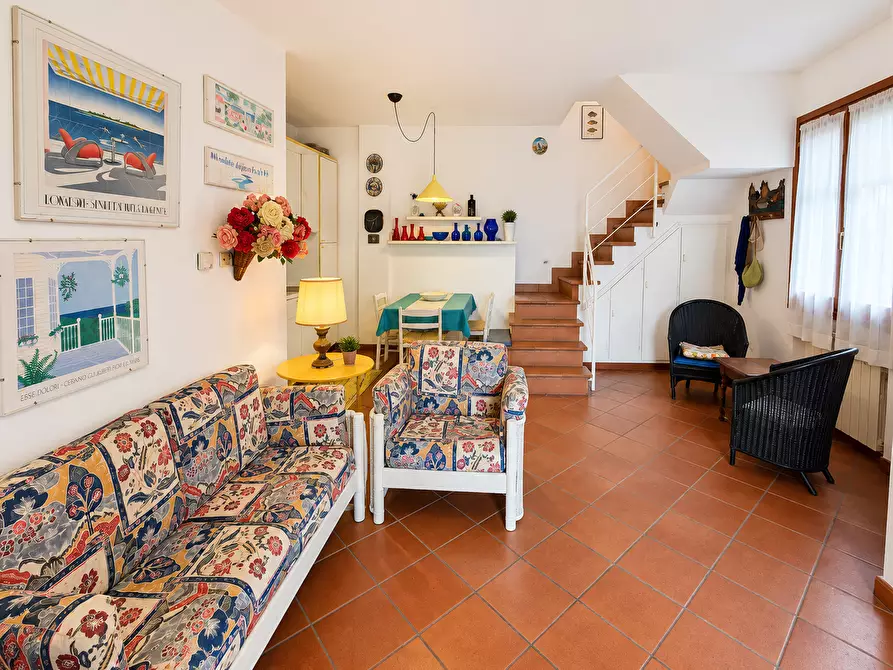 Immagine 10 di Casa bifamiliare in vendita  a Montignoso