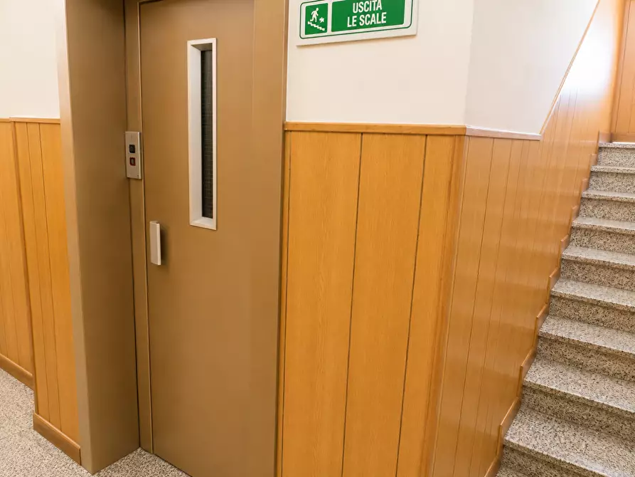 Immagine 21 di Appartamento in vendita  a Massa