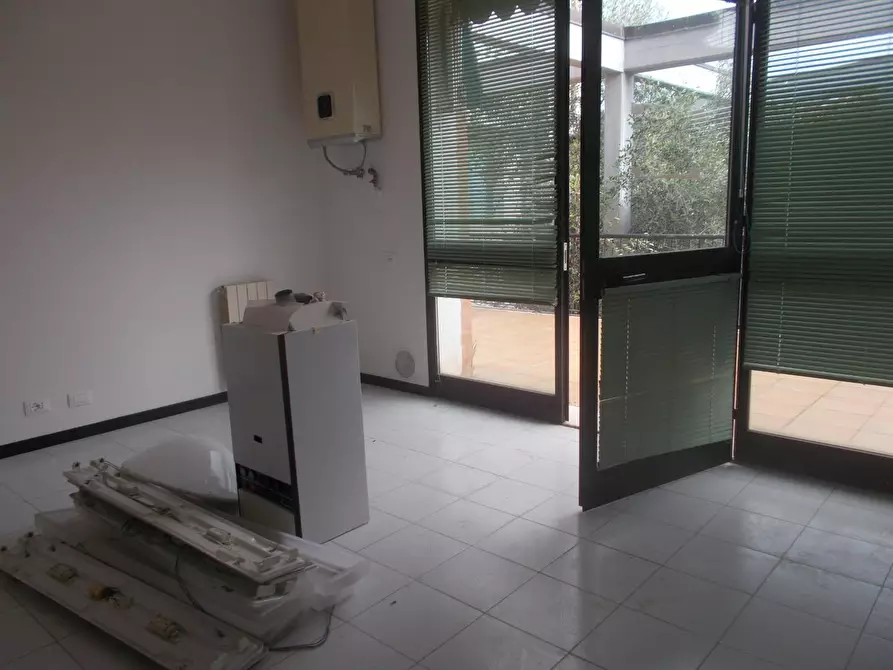 Immagine 7 di Ufficio in affitto  a Ponsacco