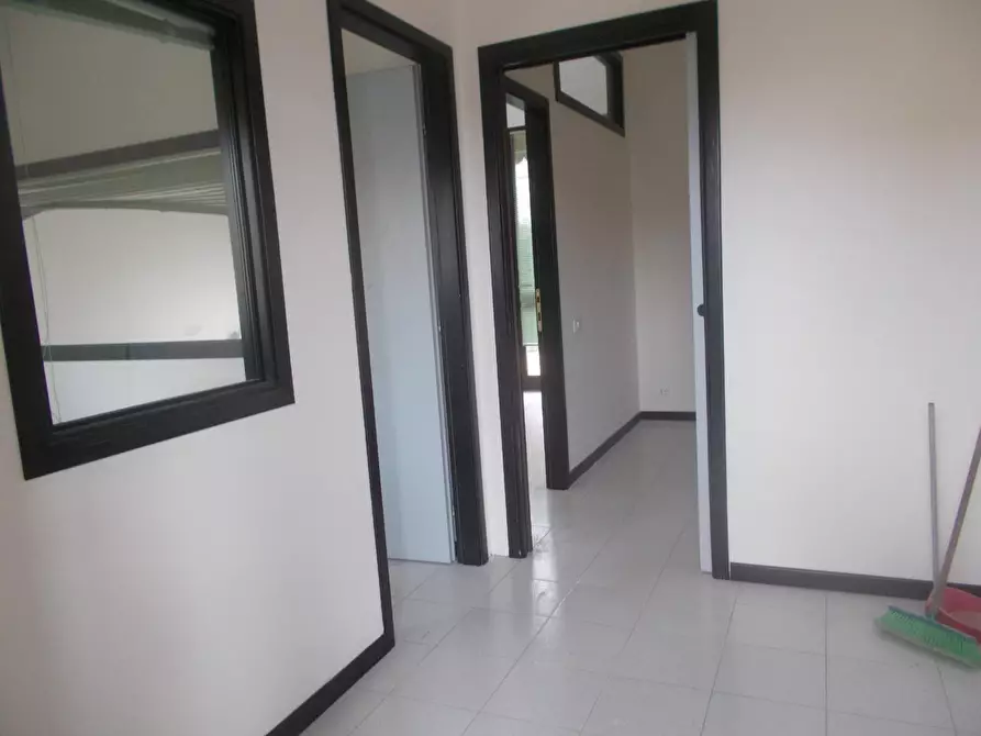 Immagine 8 di Ufficio in affitto  a Ponsacco