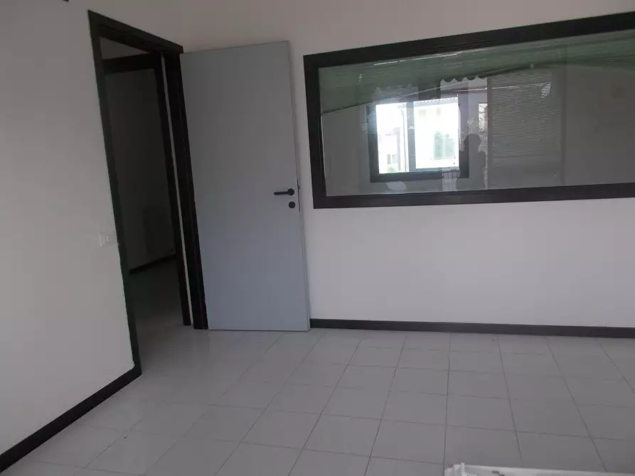 Immagine 2 di Ufficio in affitto  a Ponsacco