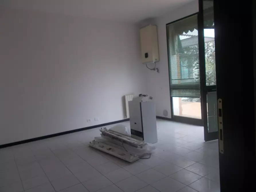 Immagine 5 di Ufficio in affitto  a Ponsacco
