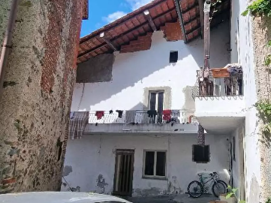 Immagine 1 di Villa in vendita  a Maggiora