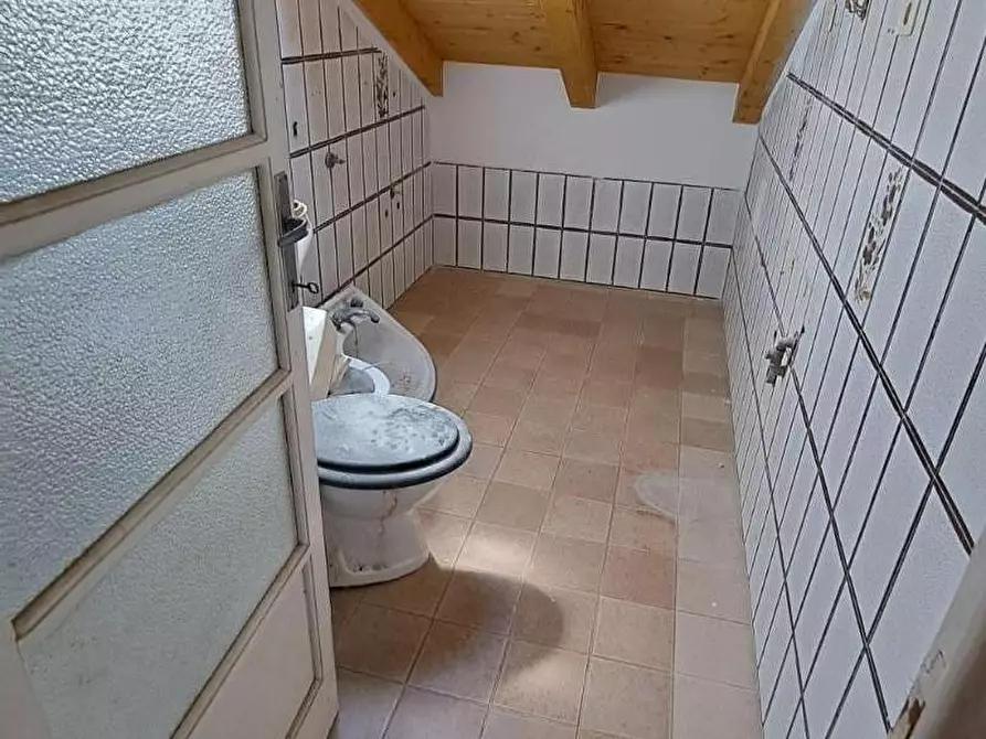 Immagine 9 di Mansarda in vendita  a Rosignano Marittimo