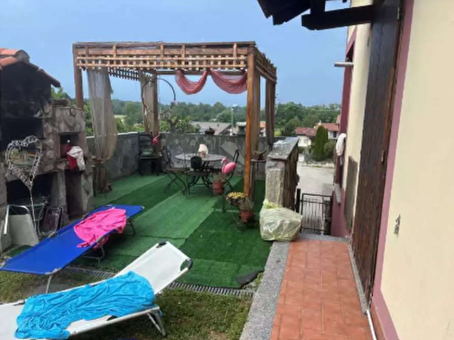 Immagine 6 di Villa in vendita  a Divignano